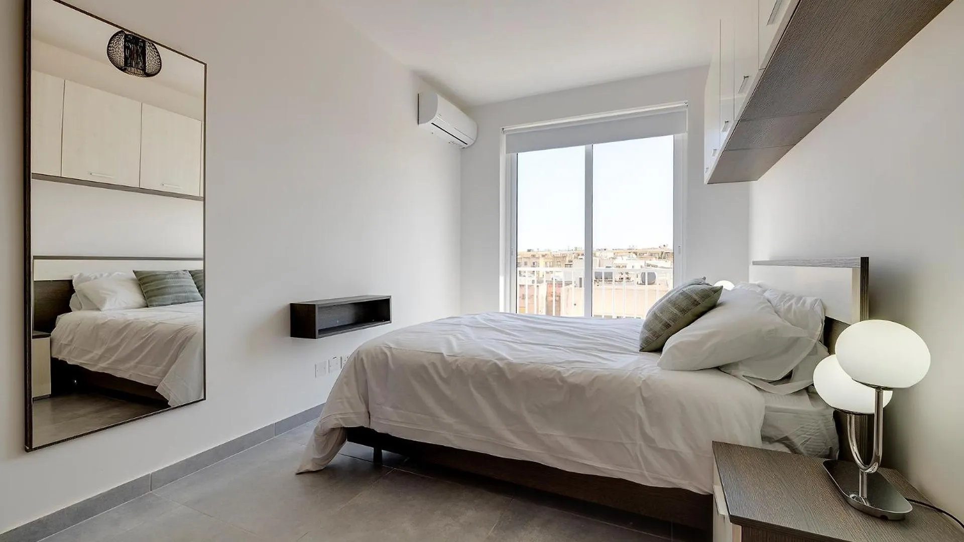 Stunning 2Br Holiday Penthouse In Central Sliema Malta