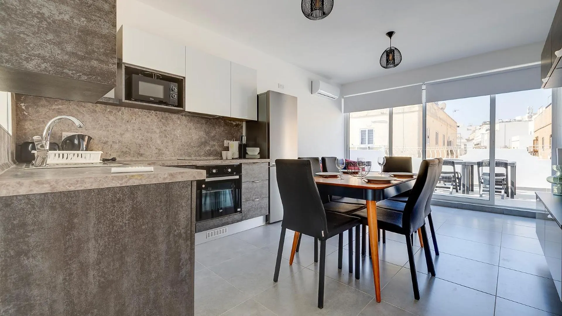 Stunning 2Br Holiday Penthouse In Central Sliema Malta