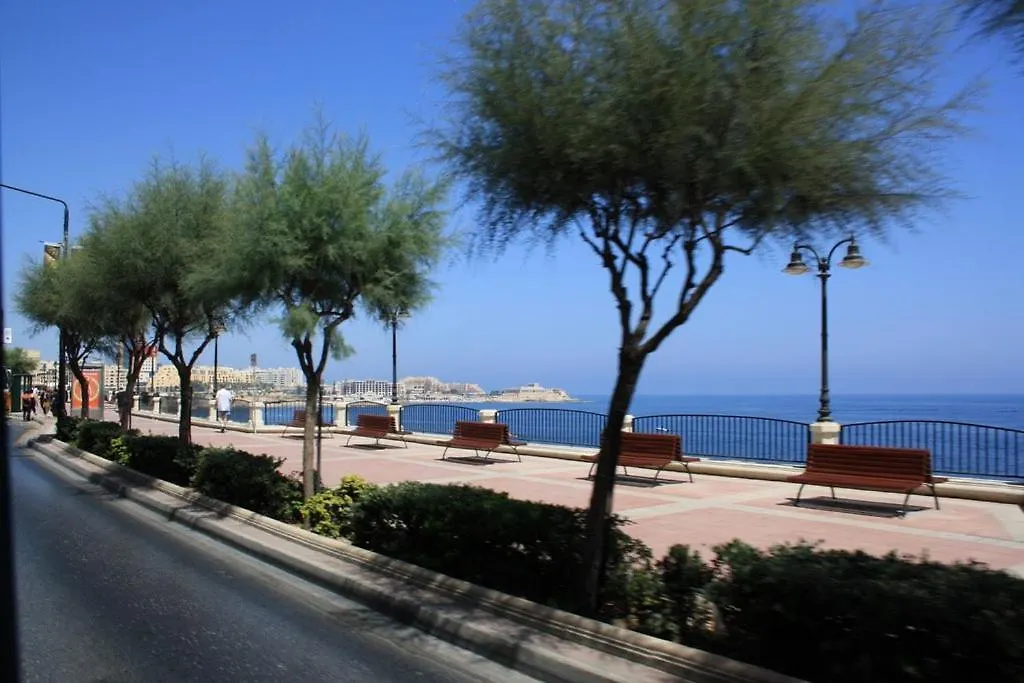 Stunning 2Br Holiday Penthouse In Central Sliema