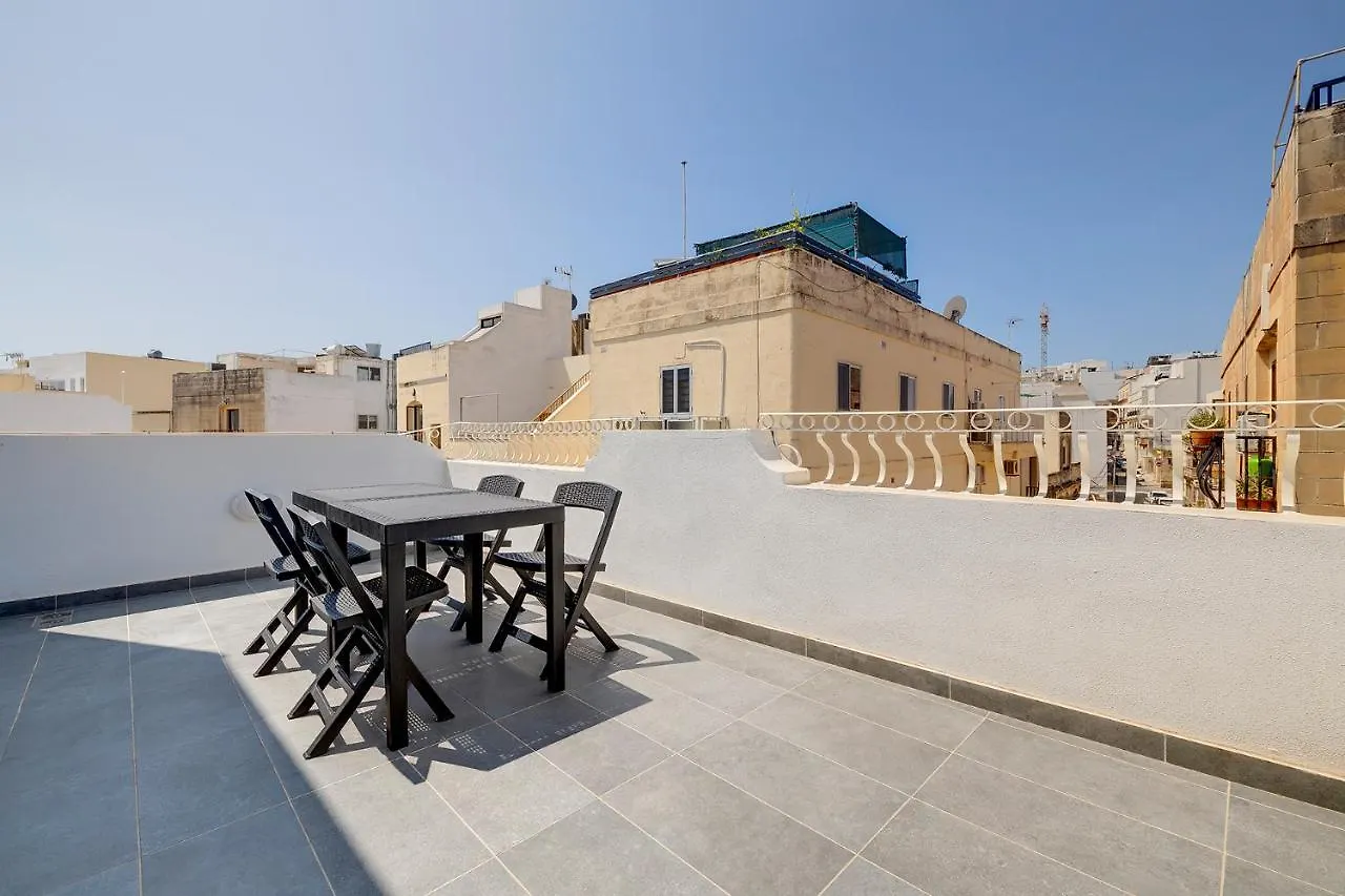 Stunning 2Br Holiday Penthouse In Central Sliema Apartment
