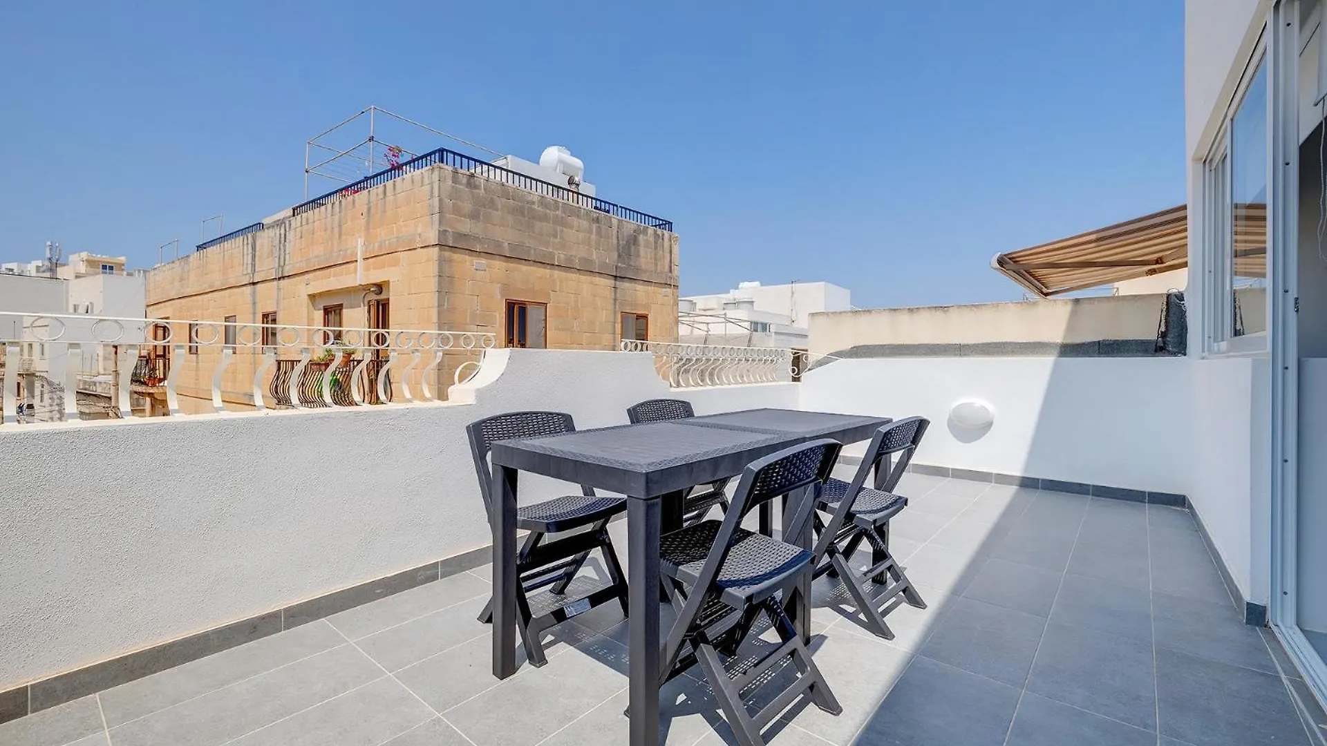 Stunning 2Br Holiday Penthouse In Central Sliema 0*,