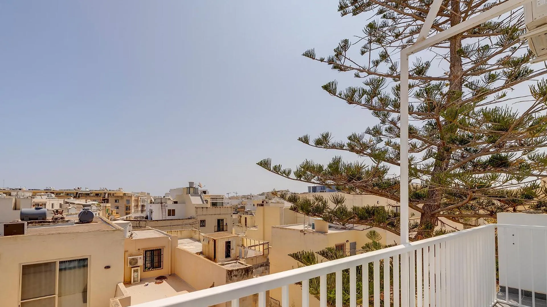 Stunning 2Br Holiday Penthouse In Central Sliema