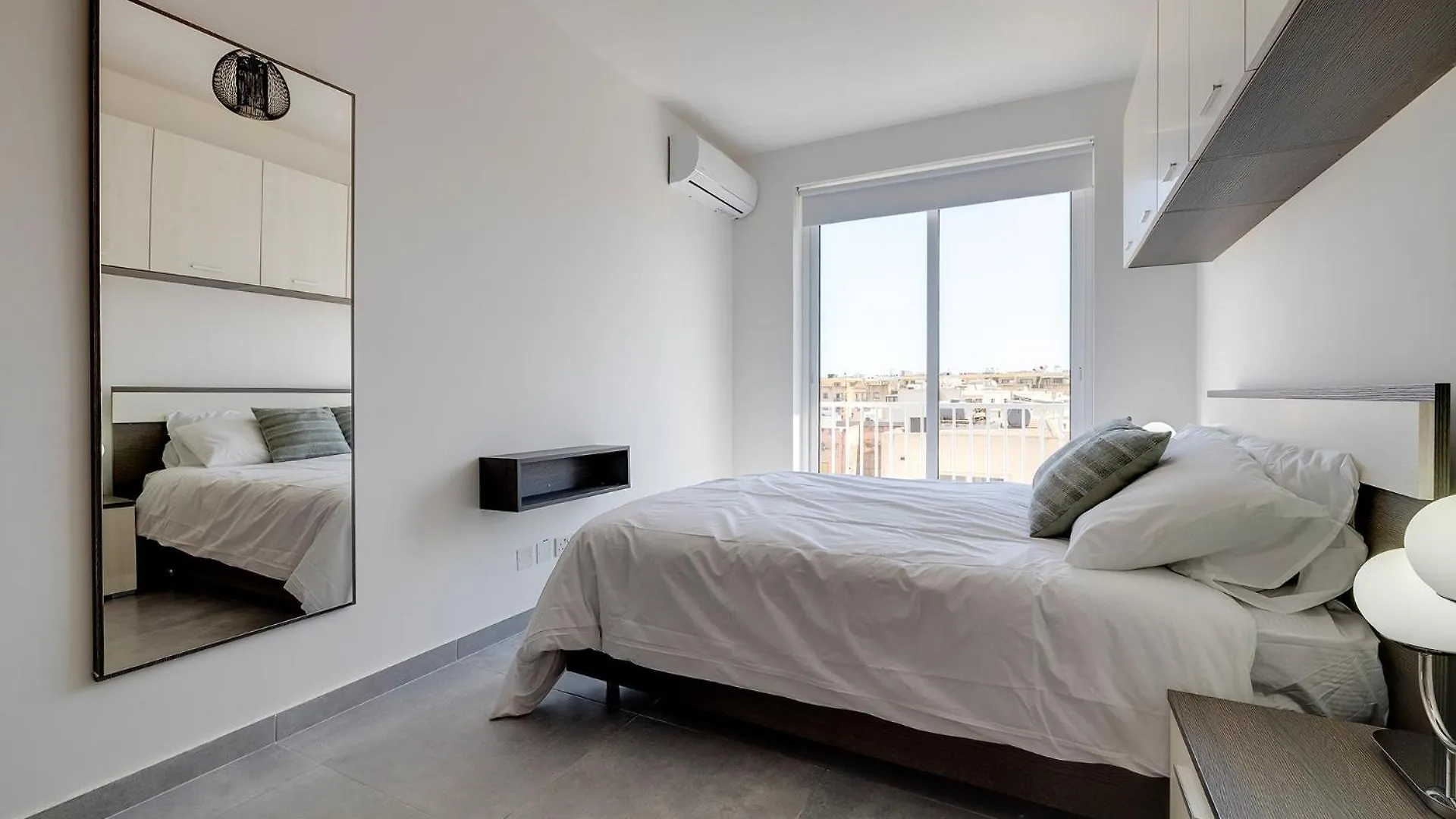 Stunning 2Br Holiday Penthouse In Central Sliema 0*,  Malta