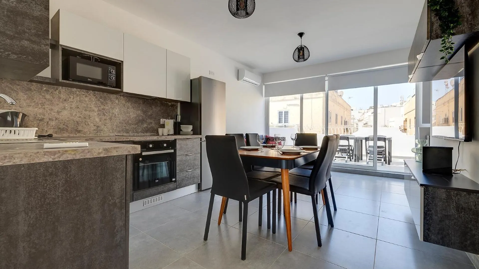 Stunning 2Br Holiday Penthouse In Central Sliema