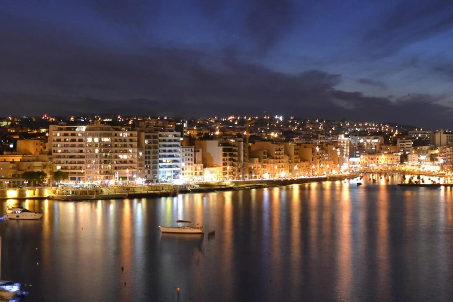 Stunning 2Br Holiday Penthouse In Central Sliema Apartment