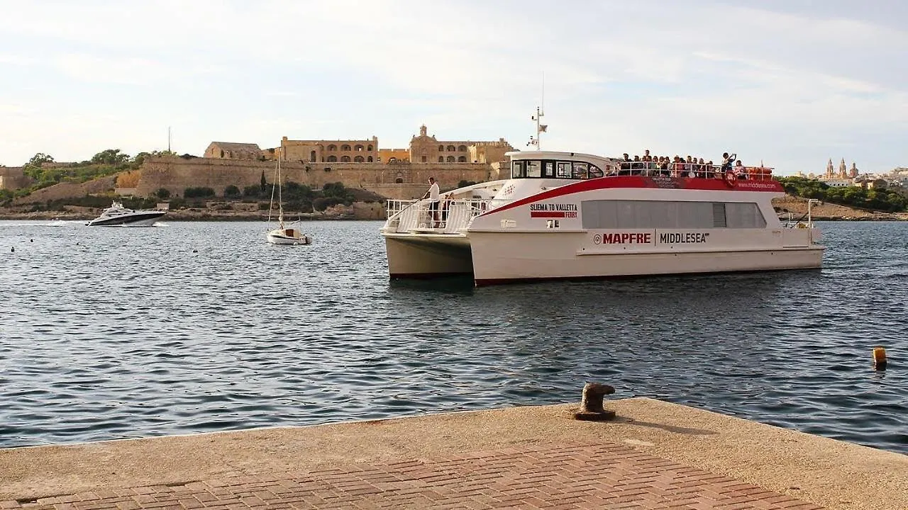 Stunning 2Br Holiday Penthouse In Central Sliema