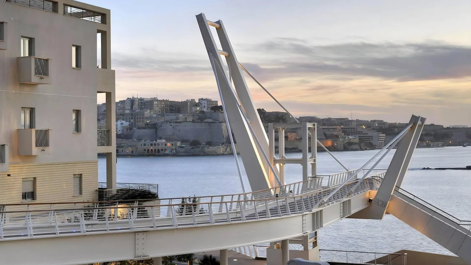 Stunning 2Br Holiday Penthouse In Central Sliema 0*,  Malta